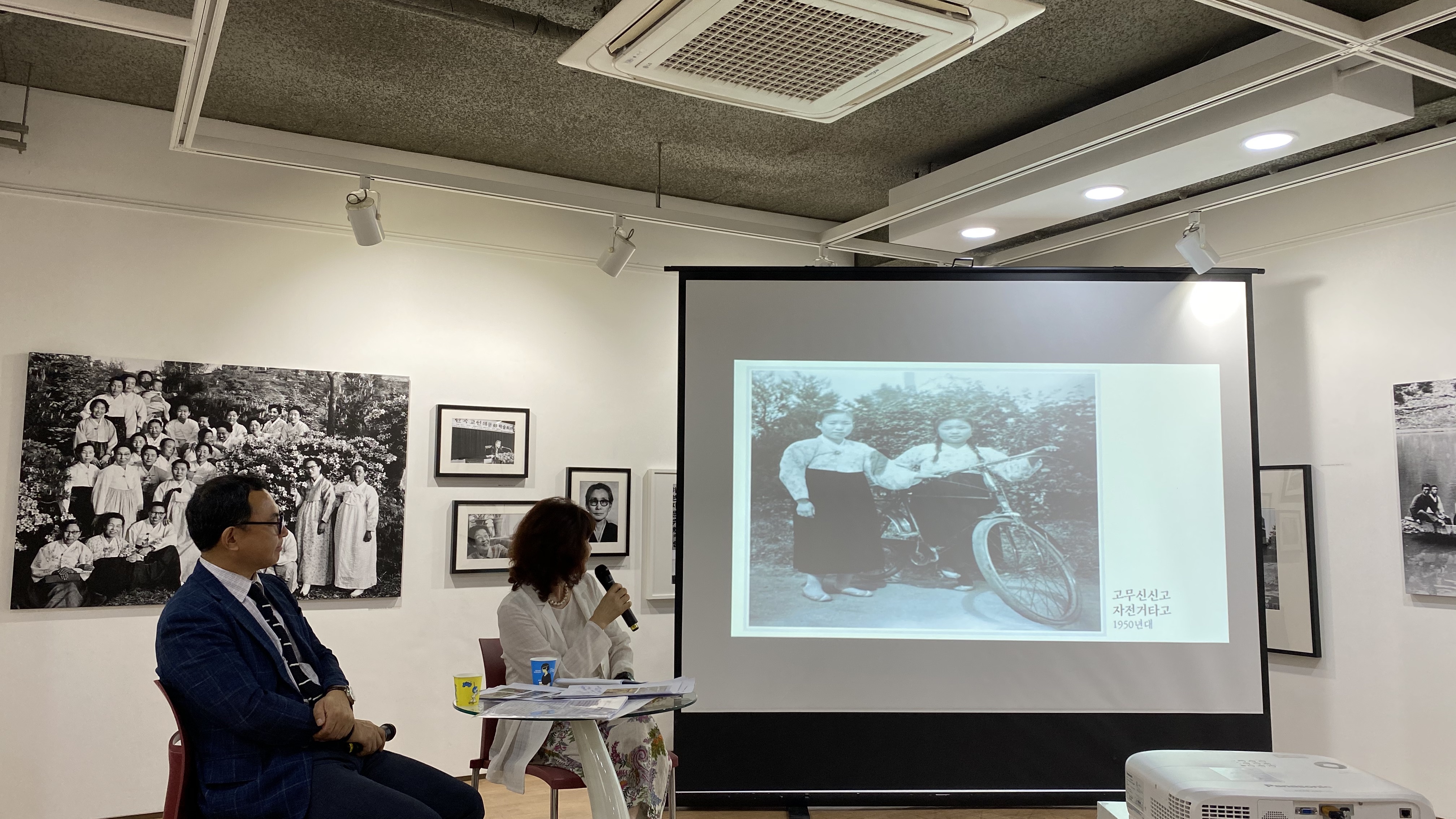 2020 양성평등 토론회 - 「충북여성의 삶」 사진전 "어찌 아름답지 않으리오“ - '충북여성의 기록과 문화' [첨부 이미지1]